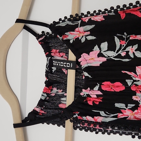 Halter top - Picture 2 of 5